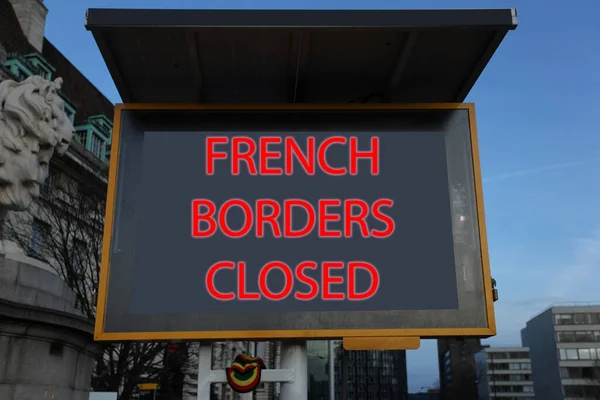 Francês Fronteiras Fechado Tráfego Informações Board Mensagem Sinal Vermelho — Fotografia de Stock