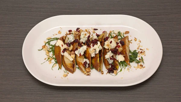 Grilled Pears Blue Cheese Walnut Сайті Oval Plate — стокове фото