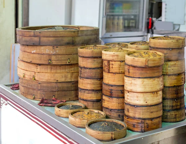 香港街市档位蒸笼中的饺子 — 图库照片