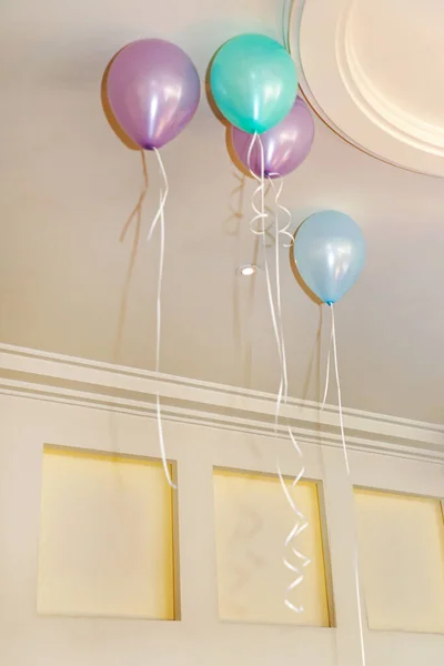 Helium Fyllda Part Pastell Ballonger Taket — Stockfoto