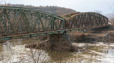 Stalac Sırbistan 'daki Güney Morava Nehri üzerindeki Demiryolu Köprüsü