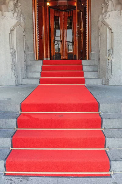 Treppen Mit Rotem Teppich Vip Building Eingang — Stockfoto