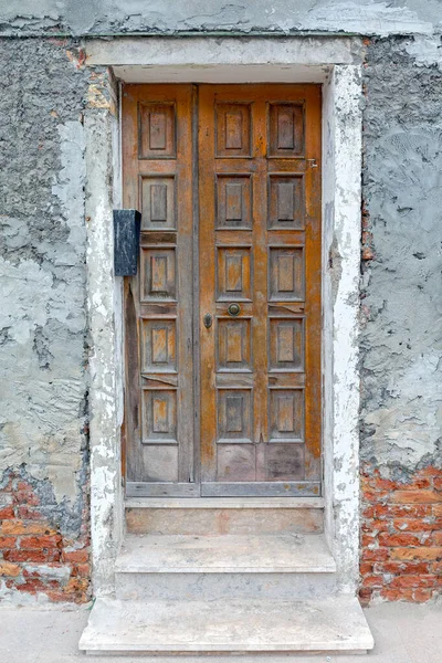Duże Drewniane Drzwi Domu Burano Wenecja Włochy — Zdjęcie stockowe