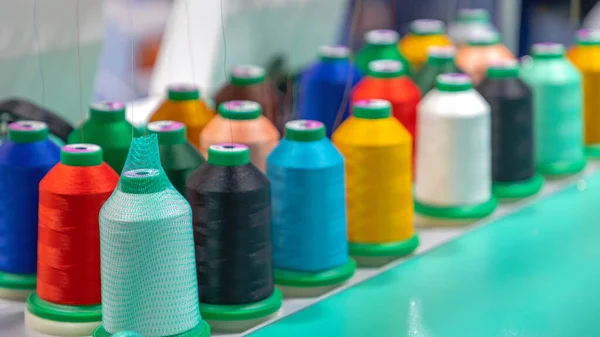 Many Colours Yarns Spools Bobbins Sewing Machine — Stock Photo, Image