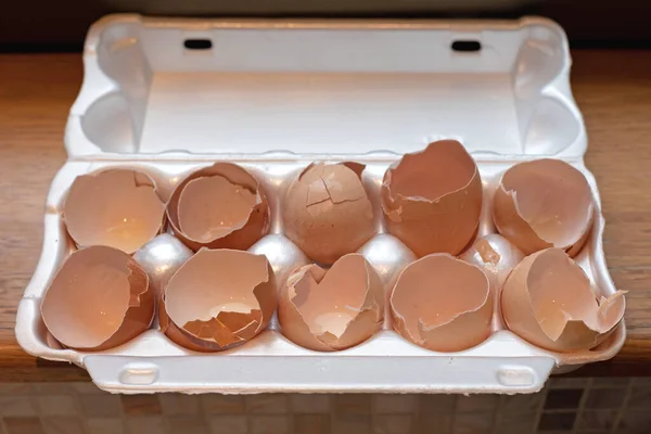 Kırık Yumurta Kabuğu Kutusunda Kırılmış Yumurta Paketi — Stok fotoğraf