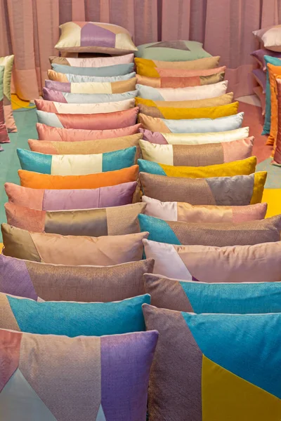 家の装飾のための様々な現代の枕のビッグコレクション — ストック写真