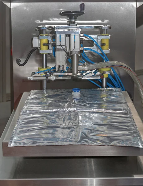 Máquina Llenado Bolsas Papel Aluminio Mylar Fábrica Alimentos — Foto de Stock