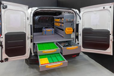 Çekmecedeki Araçlar ve Parçalar Ekipman Mobil Atölyesi Van