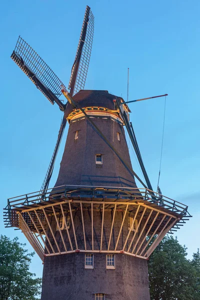 アムステルダムの伝統的な風車のランドマーク グーヤー — ストック写真