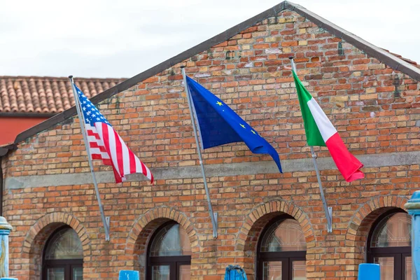 Usa Italian Flags Bricks Building — Stock Photo, Image