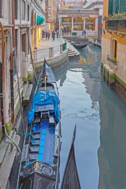 Venedik, İtalya - 9 Ocak 2017: Venedik, İtalya 'daki Kanal' da ünlü Hard Rock Cafe.
