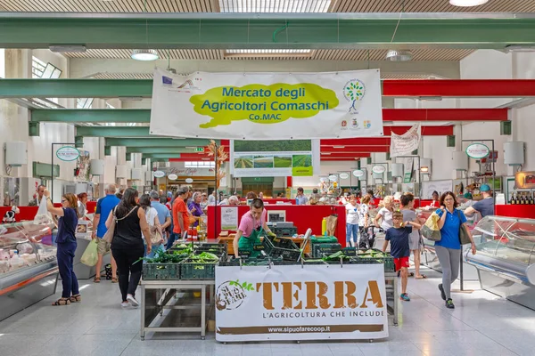 Como Italien Juni 2019 People Shopping Indoor Farmers Market Como — Stockfoto