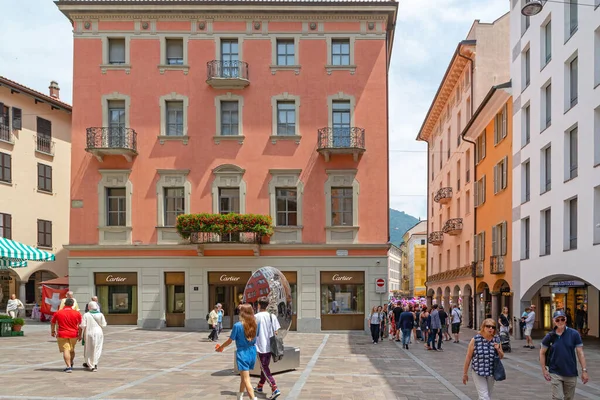 Lugano Suiza Junio 2019 Gente Caminando Zona Peatonal Centro Lugano — Foto de Stock