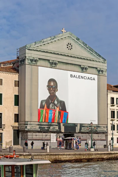 Venedig Italien Januari 2017 Fashion Billboard Balenciaga Vid Church Front — Stockfoto