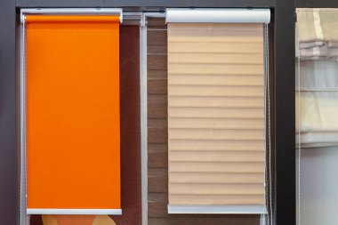 Pencerelerde Modern Yuvarlak Perdeler ve Perdeler