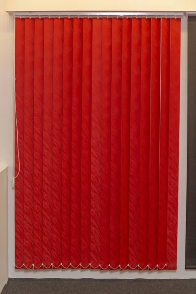 Jendela Vertikal Tekstil Merah Modern Blinds — Stok Foto