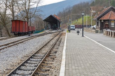 Mokra Gora, Sırbistan - 18 Mart 2017: Sırbistan 'ın Mokra Gora kentindeki Sargan 8 numaralı tren istasyonu.