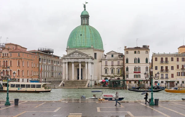 Vence Italien Februari 2018 Kyrkan San Simeone Piccolo Canal Rainy — Stockfoto