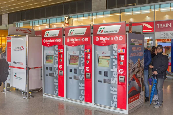 Vence Italie Février 2018 Distributeurs Automatiques Billets Trenitalia Gare Vence — Photo