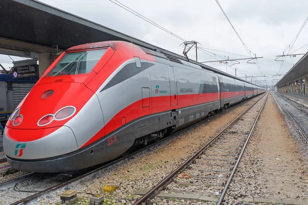 Vence Itália Fevereiro 2018 Locomotiva Alta Velocidade Frecciarossa Estação Ferroviária — Fotografia de Stock