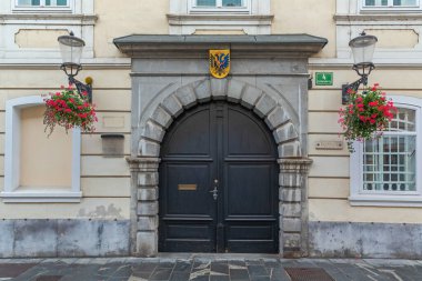 Ljubljana, Slovenya - 4 Kasım 2019: Ljubljana, Slovenya 'daki Başpiskopos Sarayı Skofija' ya Giriş.