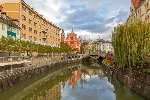 Ljubljana Slowenien November 2019 Ljubljanica Stadtzentrum Bewölktes Herbstwetter Ljubljana Slowenien — Stockfoto