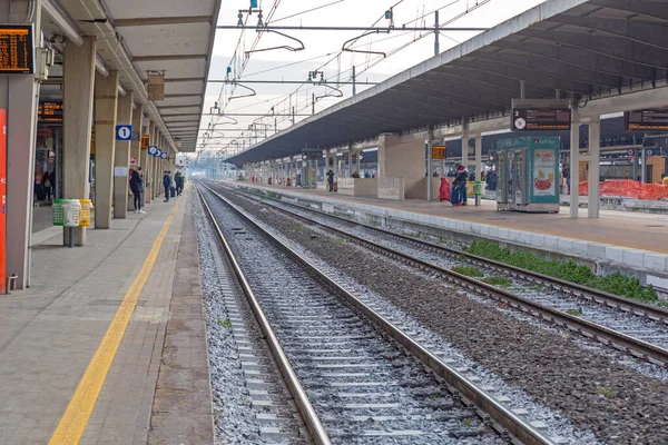 Mestre Italy January 2017 Empty Tracks Train Few People Station — 图库照片