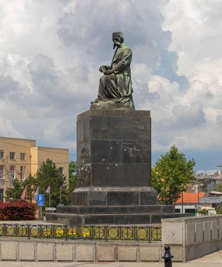 Belgrad, Sırbistan - 17 Haziran 2018: Sırbistan 'ın Belgrad kentindeki Vuk Karadziç Sırp Filolojist ve Dilbilimci Heykeli.