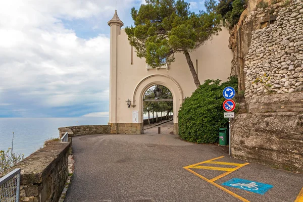 意大利的里雅斯特 2020年3月7日 意大利的里雅斯特历史博物馆和Miramare城堡入口大门 — 图库照片
