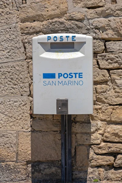 Сан Марино Июня 2019 Года Белый Почтовый Ящик Wall Poste — стоковое фото