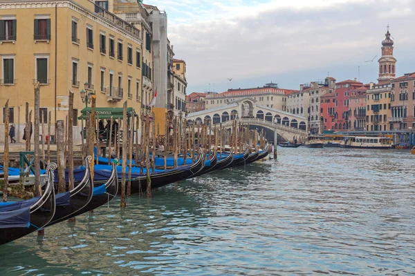 Venetië Italië Januari 2017 Aangemeerde Gondels Bij Grand Canal Winter — Stockfoto