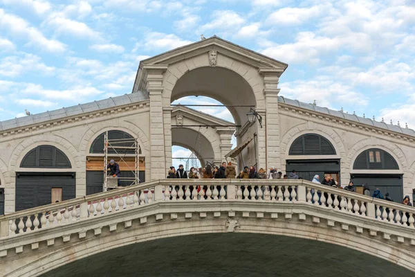 Βενετία Ιταλία Ιανουαρίου 2017 Γέφυρα Tourist Atraction Rialto Πάνω Από — Φωτογραφία Αρχείου