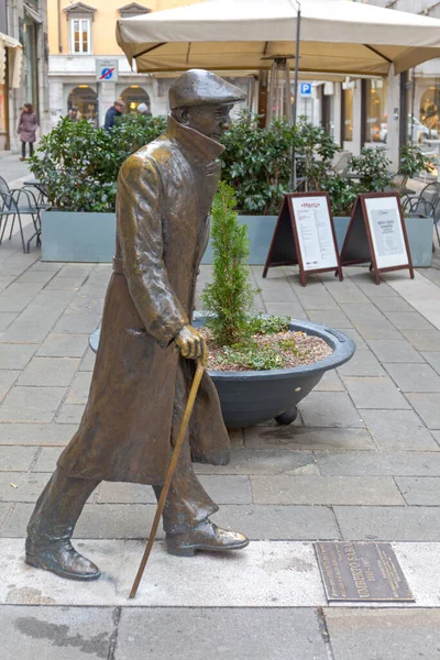 Trieste Italia Enero 2017 Estatua Bronce Del Famoso Poeta Umberto — Foto de Stock