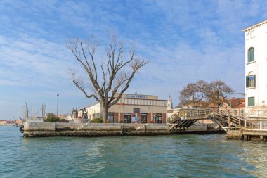 Venedik, İtalya - 9 Ocak 2017: Venedik, İtalya 'daki San Basilio Cruise Terminal Binası.