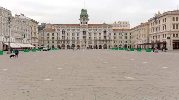 Trieste Italia Enero 2017 Edificio Del Ayuntamiento Plaza Vacía Invierno — Foto de Stock