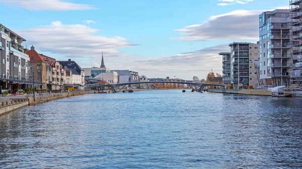 Fredrikstad Noruega Octubre 2016 Puente Peatonal Sobre Aguas Tranquilas Del — Foto de Stock