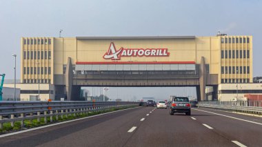 Lombardy, İtalya - 28 Ocak 2018: Lombardiya, İtalya 'daki Otoyol Üzerinde Otomatik Izgara Restoranı.