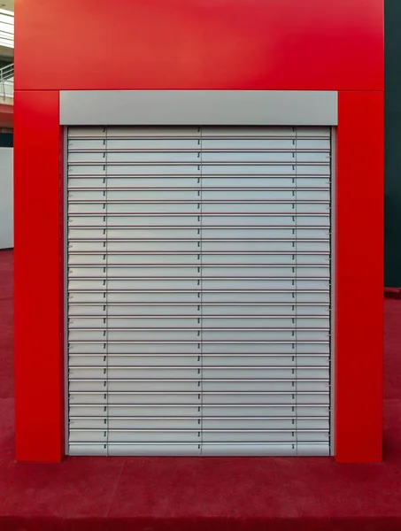 Σύγχρονη Silver Aluminium Metal Blinds Κατασκευή Παράθυρο — Φωτογραφία Αρχείου