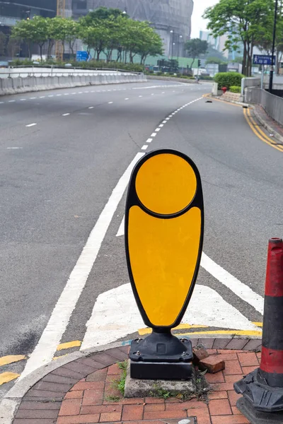 Желтый Знак Острове Траффик Гонконге — стоковое фото
