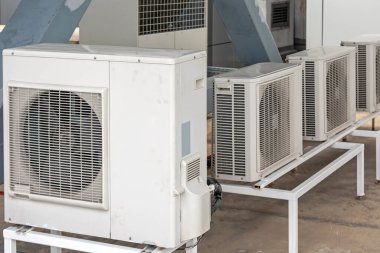 Klimalar Hvac Birimleri Binanın Tepesinde