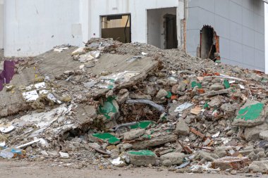 Eski Fabrika Yıkım Alanında Büyük Yığın