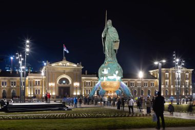 Belgrad, Sırbistan - 27 Ocak 2021: Sırbistan Kralı Stefan Nemanja 'nın Başkentte Gece Açılış Töreni Heykeli.