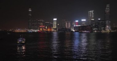 Hong Kong, Çin - 29 Nisan 2017: Kowloon Side of Victoria Harbour Night Cityscape Hong Kong, Çin.