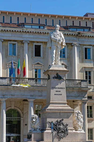 Bergamo Italië Juni 2019 Marmeren Standbeeld Monument Vittorio Emanuele Bergamo — Stockfoto