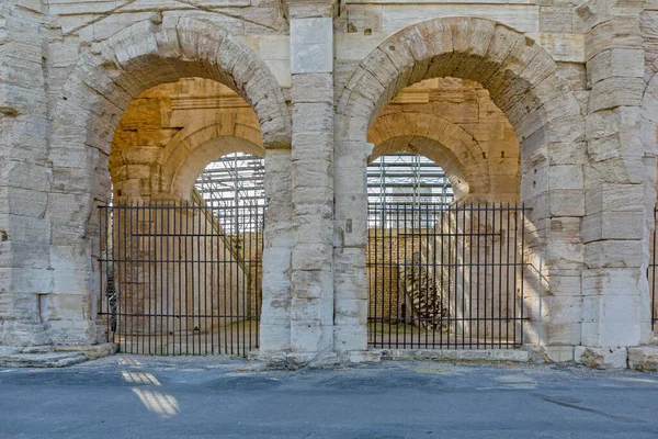 Arles Francja Stycznia 2016 Arch Bars Zabytkowym Rzymskim Amfiteatrze Landmark — Zdjęcie stockowe