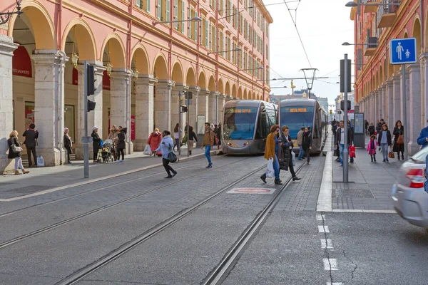 Nice Frankrijk Februari 2016 Elektrische Tram Pendelaar Stationsplatform Nice Frankrijk — Stockfoto