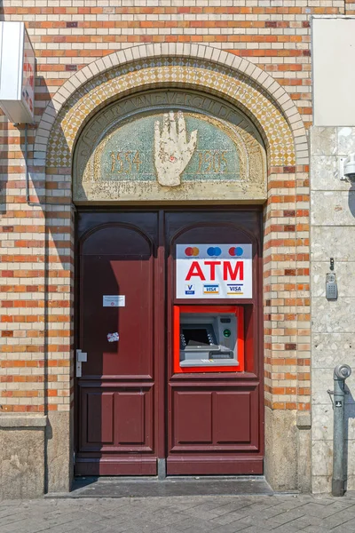 Амстердам Нідерланди Травня 2018 Atm Built Arch Door Амстердамі Голландія — стокове фото