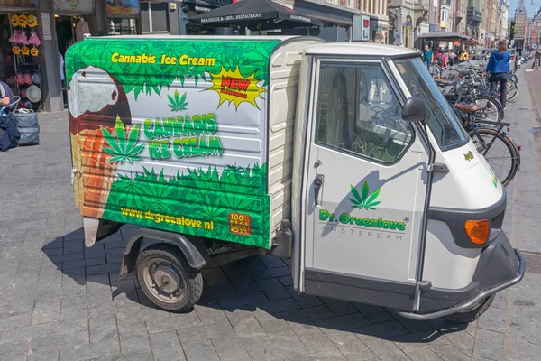 Amsterdam Nederländerna Maj 2018 Cannabis Glass Green Love Delivery Vehicle — Stockfoto