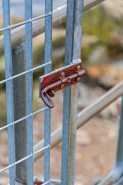 Rostiges Padbolt Bolzenschloss Torzaun — Stockfoto