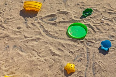 Kum Kutusu Çocuk Bahçesindeki Plastik Oyuncaklar